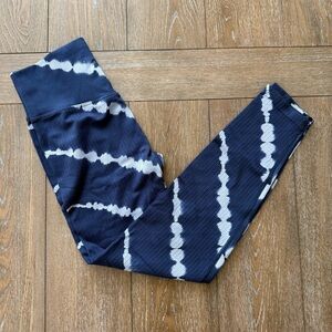 PINK Victoria's Secret Blue and White Tie-Dye Leggings